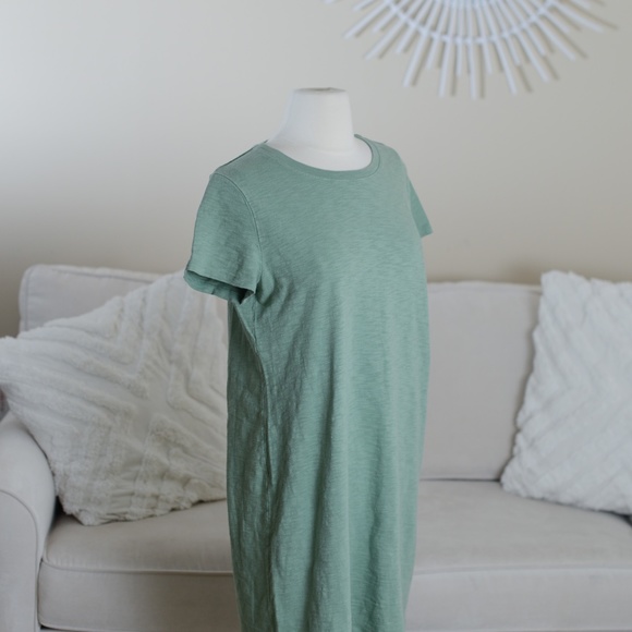 Universal Thread Green Basic T Shirt Dress in Green

A1 - Picture 4 of 9